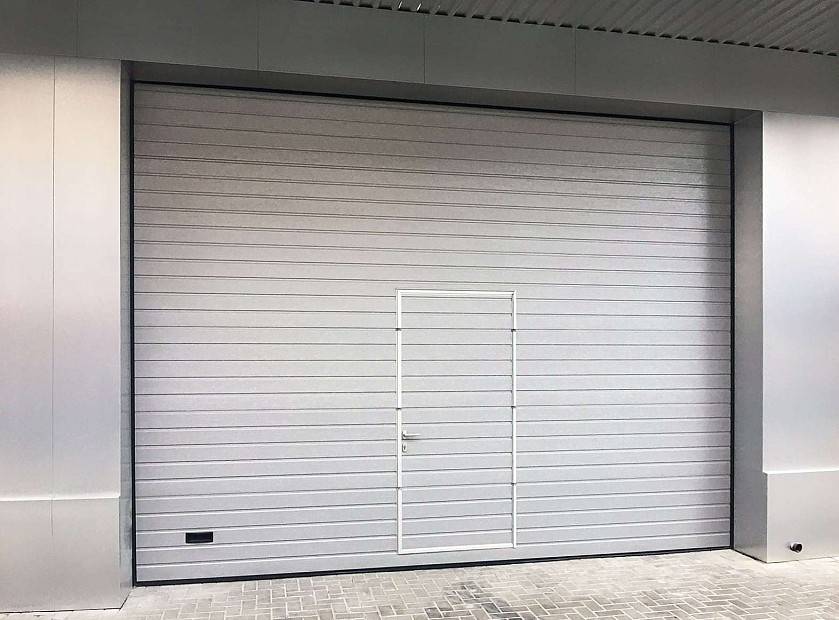 Ворота «АЛЮТЕХ» в автомобильном комплексе WEST AUTO HUB Ворота «АЛЮТЕХ» в автомобильном комплексе WEST AUTO HUB