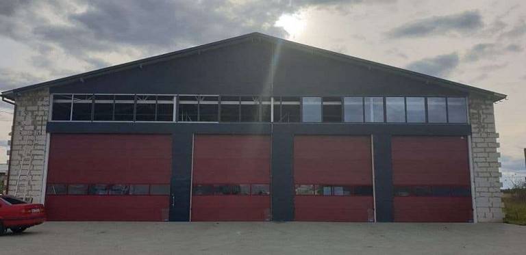 Ворота з панорамною панеллю Ворота з панорамною панеллю