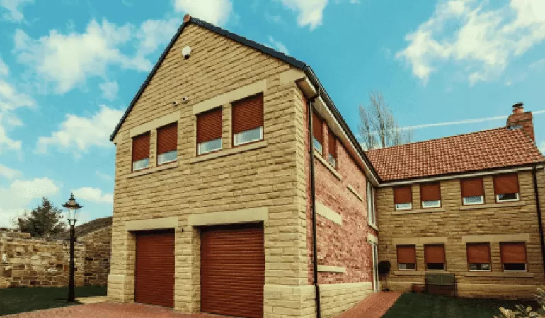 Єдиний стиль із віконно-дверними ролетами Єдиний стиль із віконно-дверними ролетами