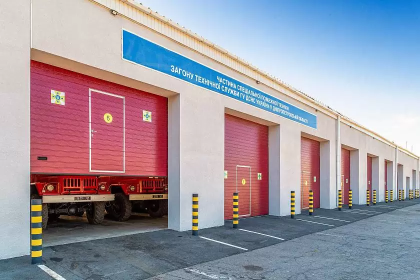 Качество и надежность: 16 промышленных ворот «Алютех-К» установлены в пожарной части