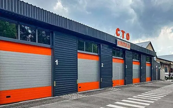 Ворота в корпоративному стилі для найбільшого автосервісу
