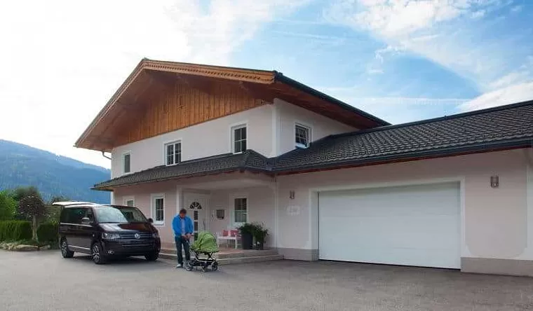 Секционные ворота