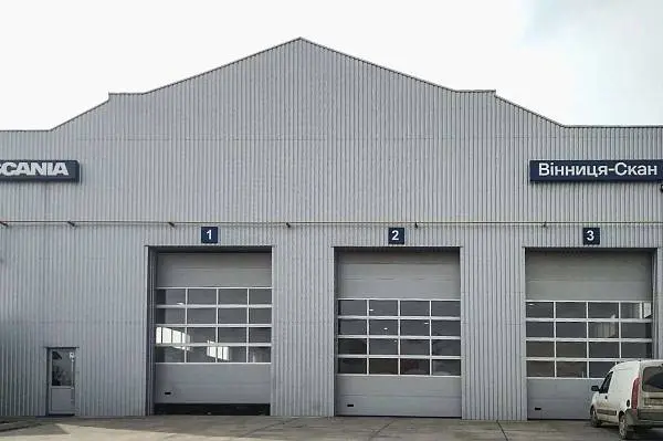 Промислові ворота «Алютех-К» для СТО «Вінниця-Скан»