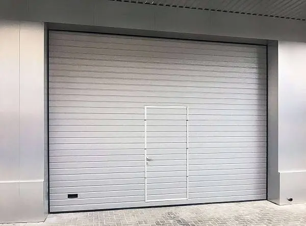 Ворота «Алютех-К» в автомобильном комплексе WEST AUTO HUB