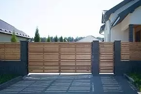 Розпашні ворота з хвірткою