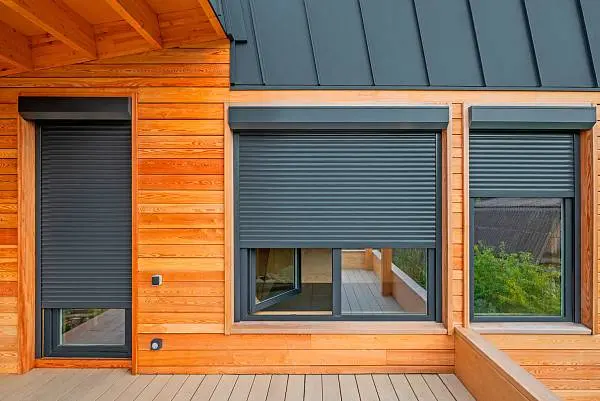 Роллеты в самых трендовых цветах доступны к заказу в компании «Алютех-К»