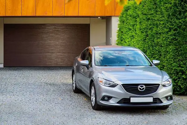 Акция от компании «АЛЮМ-СЕРВИС»: до конца апреля монтаж ворот в подарок